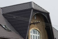 Metall-Dachpfannenprofile - Wohnhaus mit Gaube